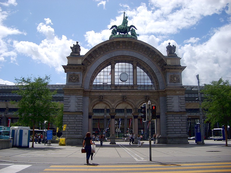 Luzern Hauptbahnhof © Stockfoto-ID: 225967324 Copyright: Ambasador381