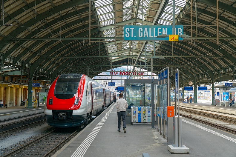 St.Gallen Hauptbahnhof © Stockfoto-ID: 295301362 Copyright: makasanaphoto